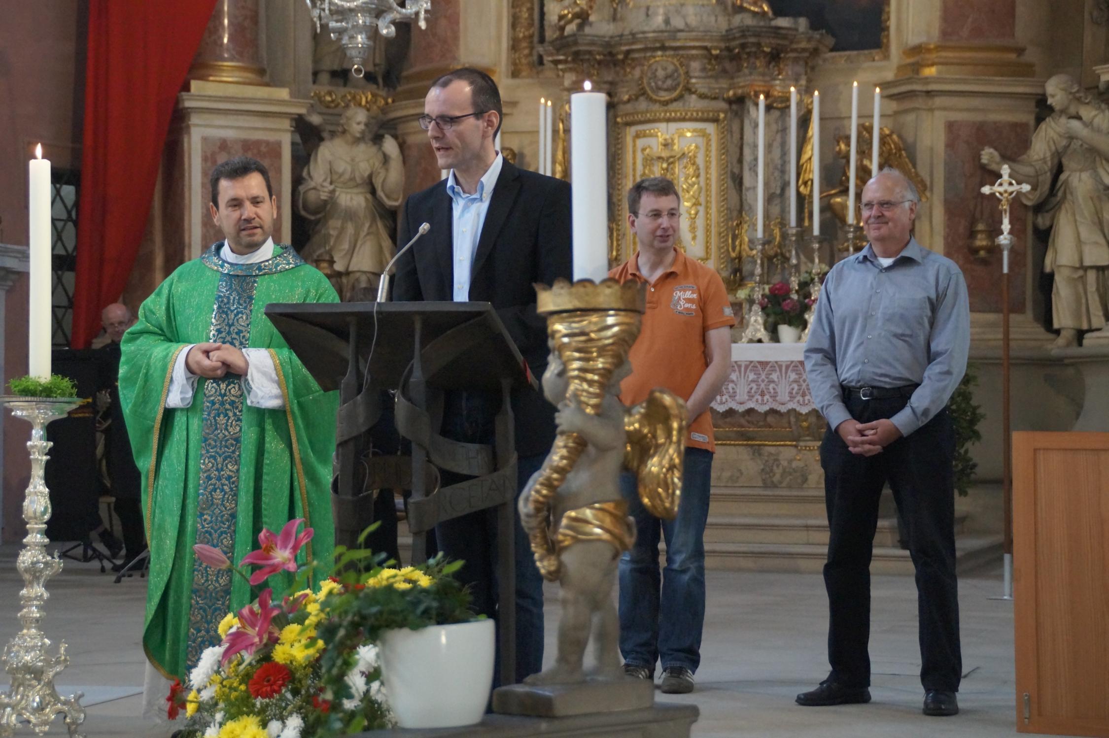 Förderverein St. Martin übergibt eine Spende über 30.000 Euro