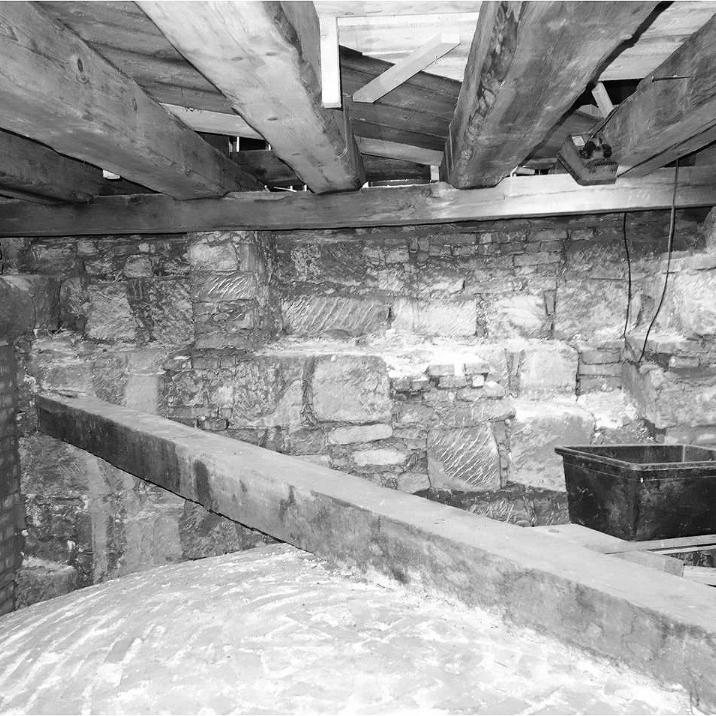 Kirchensanierung: Mauerwerk über Seitenkapellen